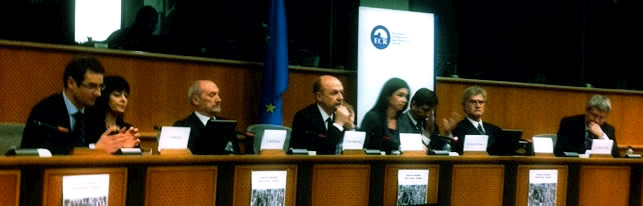 Dr. Nowaczyk & Dr. Binienda testifying before the European Parliament.